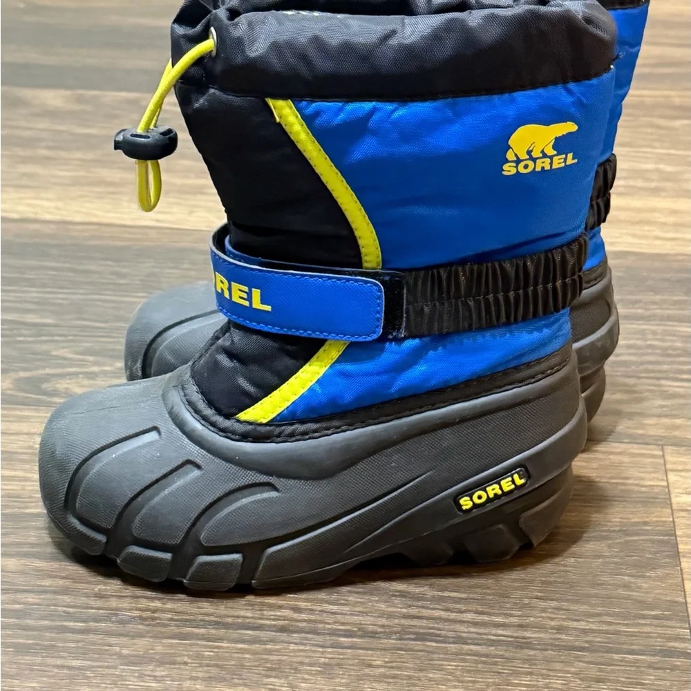 Sorel Kids Black and Blue Snow Boots with Yellow Accents